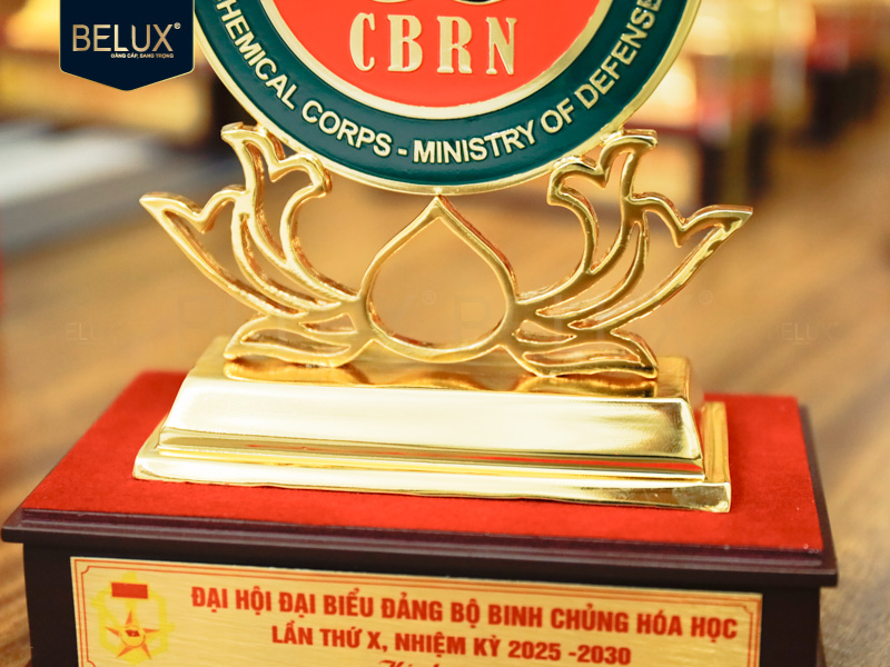 Lô Biểu trưng đế sen Binh Chủng Hóa Học cao 22cm bằng đồng mạ vàng 24k thiết kế theo yêu cầu